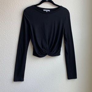 ✨gaze black long sleeve crop top✨